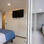 Live The City Central Apartment For 3