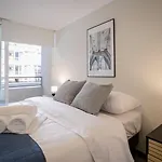 Live The City Central Apartment For 3